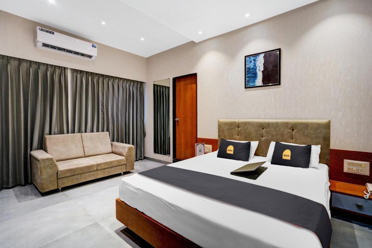 Townhouse Oak Hotel Vaibhav Сурат Экстерьер фото